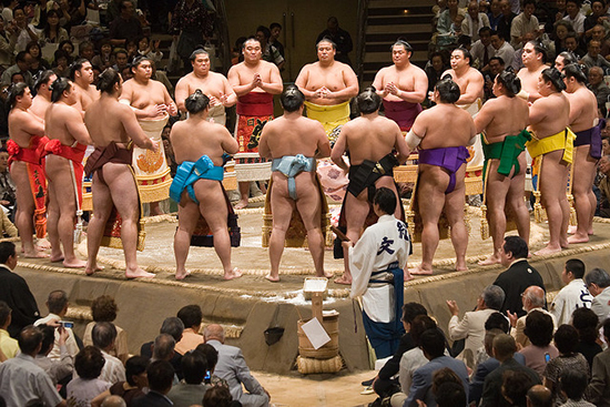Scopri il Gran Torneo di Sumo di Tokyo Scopri il Gran Torneo di Sumo di Tokyo