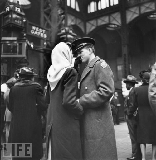 Addio, Goodbye, Lebewohl, Aurevoir, Adios - il dolore degli addii Addio, Goodbye, Lebewohl, Aurevoir, Adios - il dolore degli addii