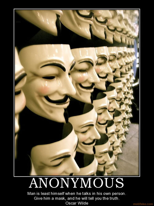 La moda Anonymous e il suo “merchandise” a New York La moda Anonymous e il suo “merchandise” a New York