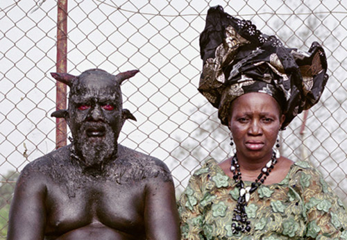 PEEKABOO- L'arte sudafricana il mostra a Helsinki PEEKABOO- L'arte sudafricana il mostra a Helsinki