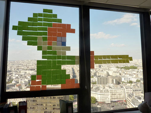 Post-it a Parigi, una guerra urbana