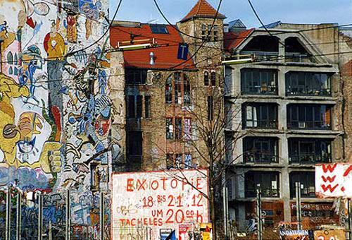 Tacheles: spazio d'arte o meta turistica? Tacheles: spazio d'arte o meta turistica?