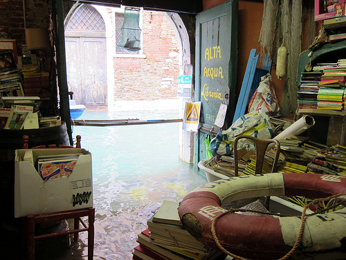 Venezia allo stato puro: la libreria Acqua Alta