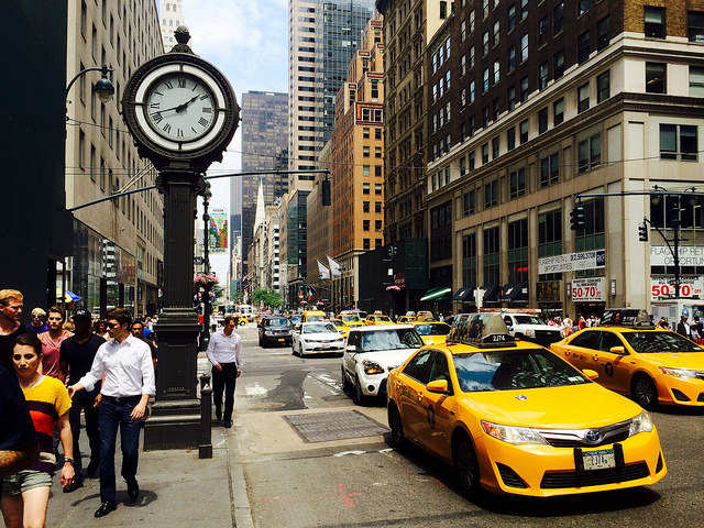 Fifth Avenue vs. Oxford Street Fifth Avenue vs. Oxford Street